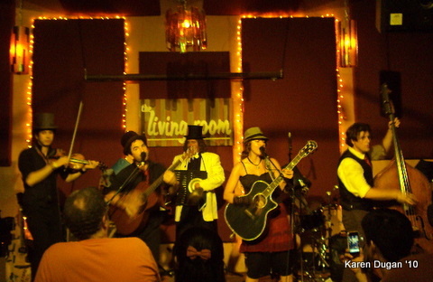 Caravan of Thieves + Bruce (Tom Tom Club)